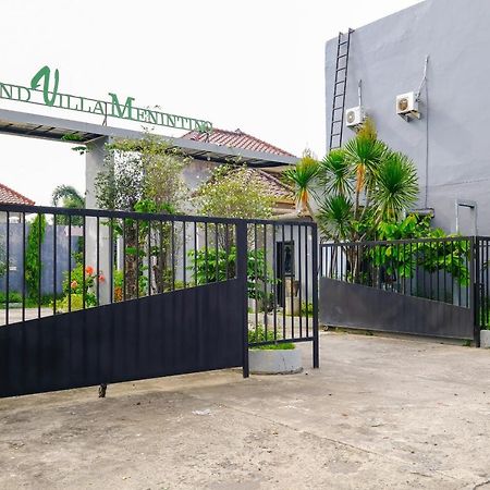 Oyo 2284 Grand Villa Meninting Montongbuwoh Dış mekan fotoğraf
