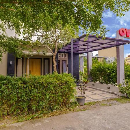 Oyo 2284 Grand Villa Meninting Montongbuwoh Dış mekan fotoğraf